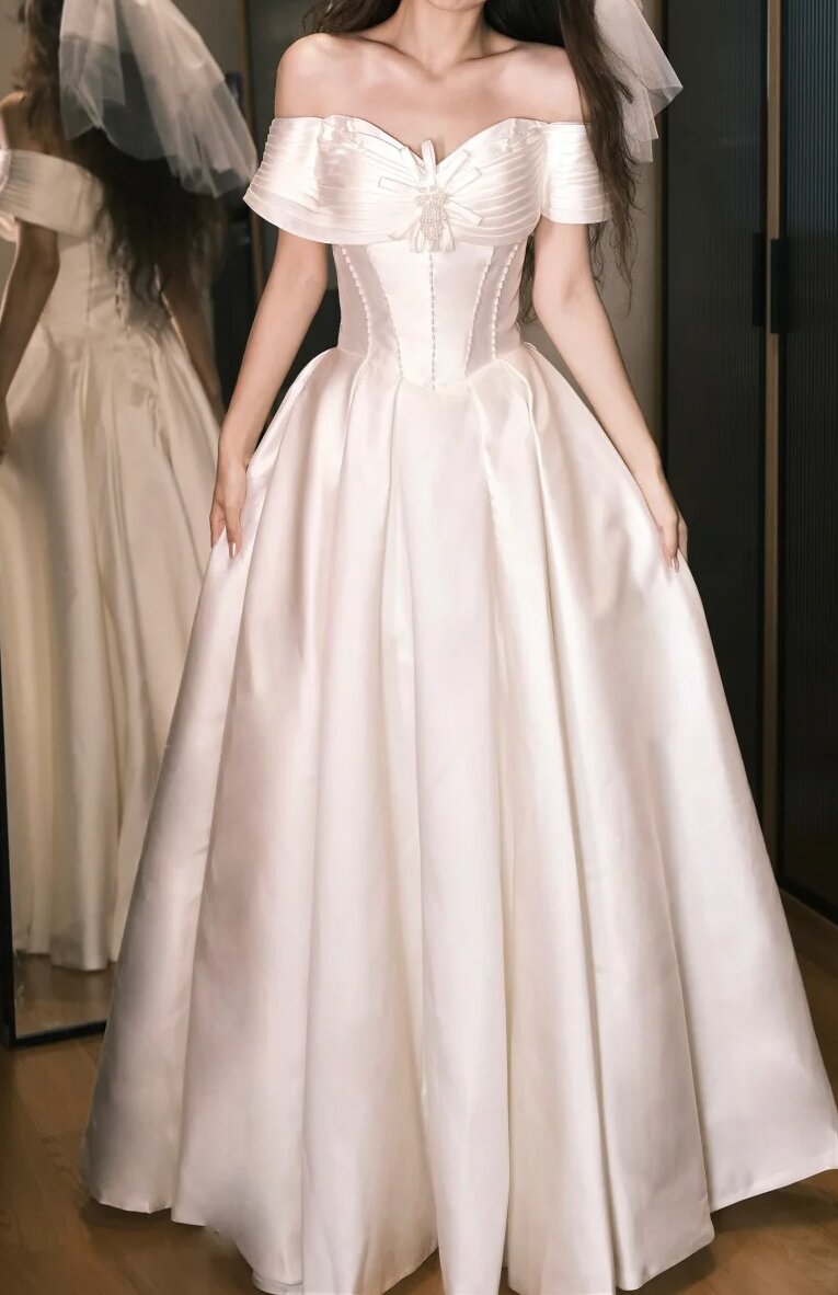 Jolie robe de bal trapèze à épaules dénudées et plissée, robe de soirée, robe de gala D2549