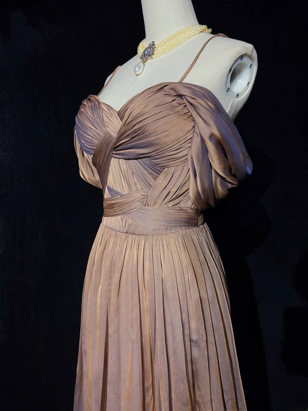 Robe de bal élégante à bretelles spaghetti et plissée, robe de soirée, robe de bal D2602
