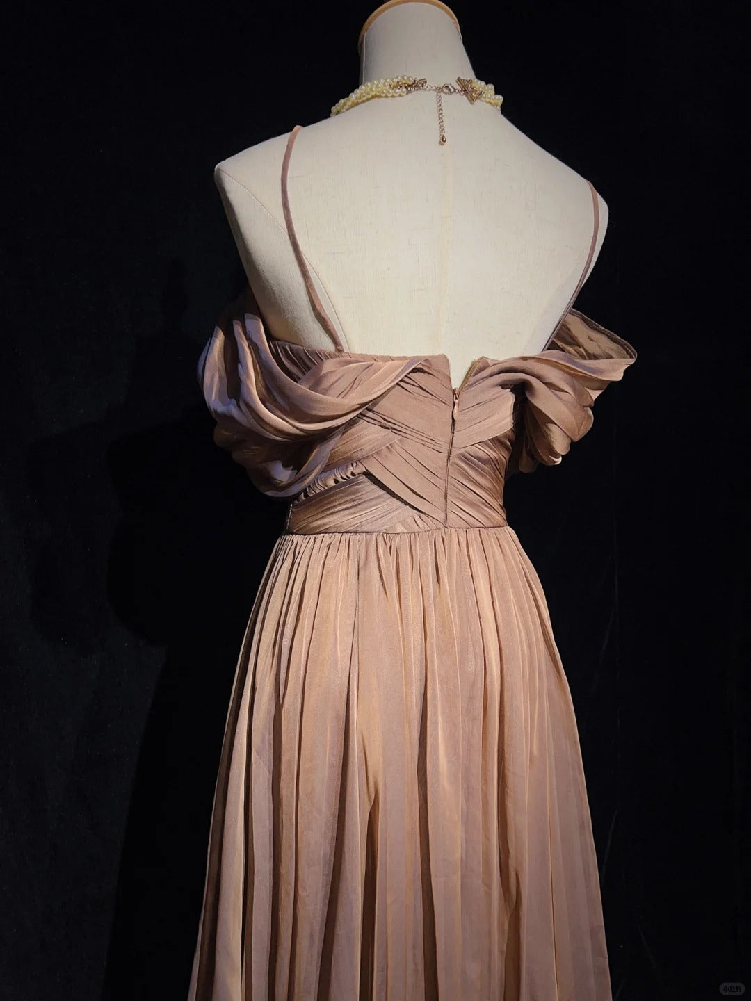 Robe de bal élégante à bretelles spaghetti et plissée, robe de soirée, robe de bal D2602
