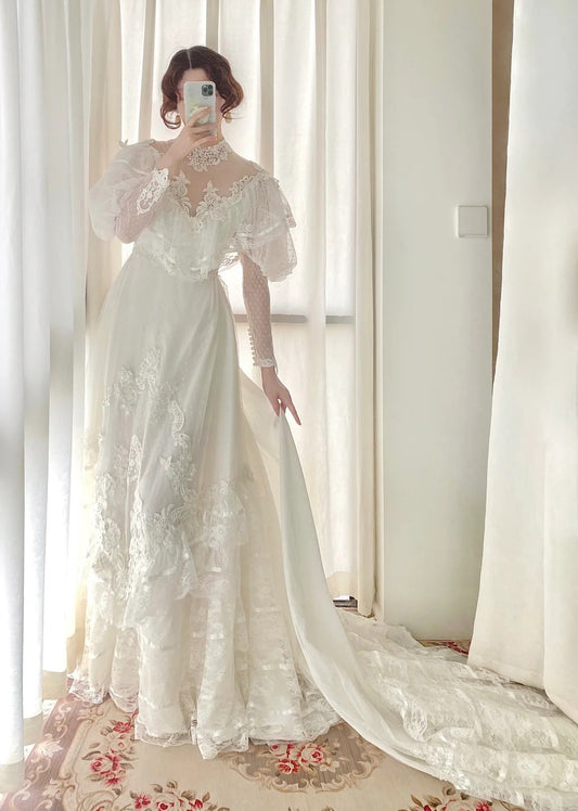 Superbe robe de mariée trapèze à manches longues en dentelle et tulle D2856
