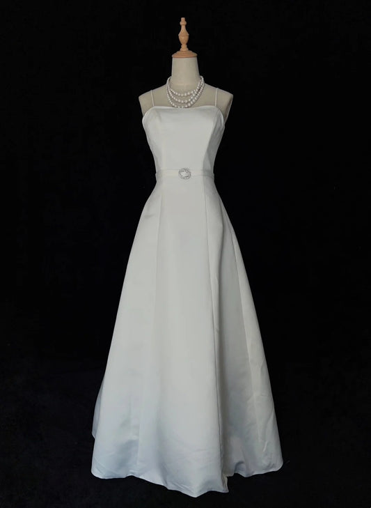 Robe de mariée minimaliste à bretelles spaghetti et coupe trapèze D2892