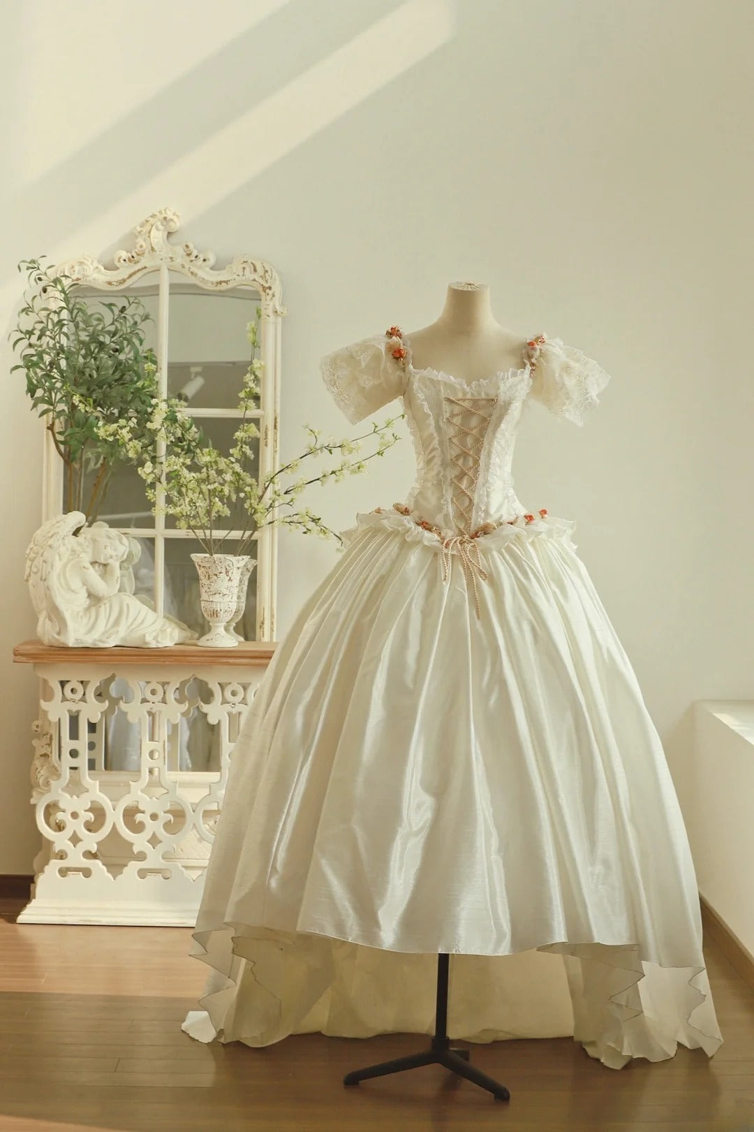 Robe de mariée élégante à col carré et volants en dentelle plissée D2998