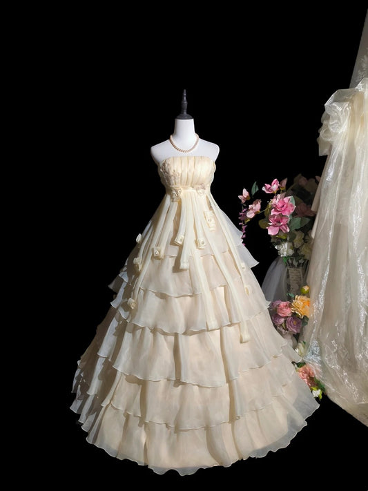 Elegantes trägerloses, plissiertes Stufen-Brautkleid D3062