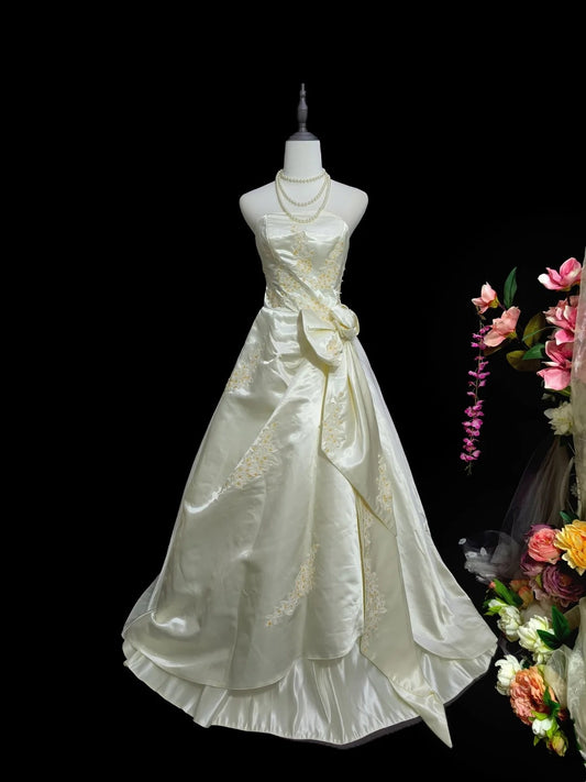 Elegant A Line Strapless Wedding Dress D3067