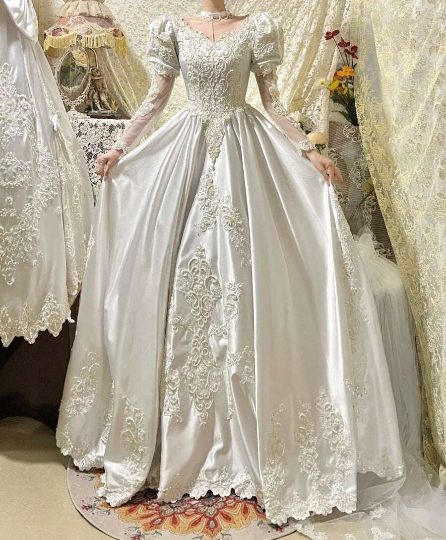 Superbe robe de mariée à manches longues et col en V D3089
