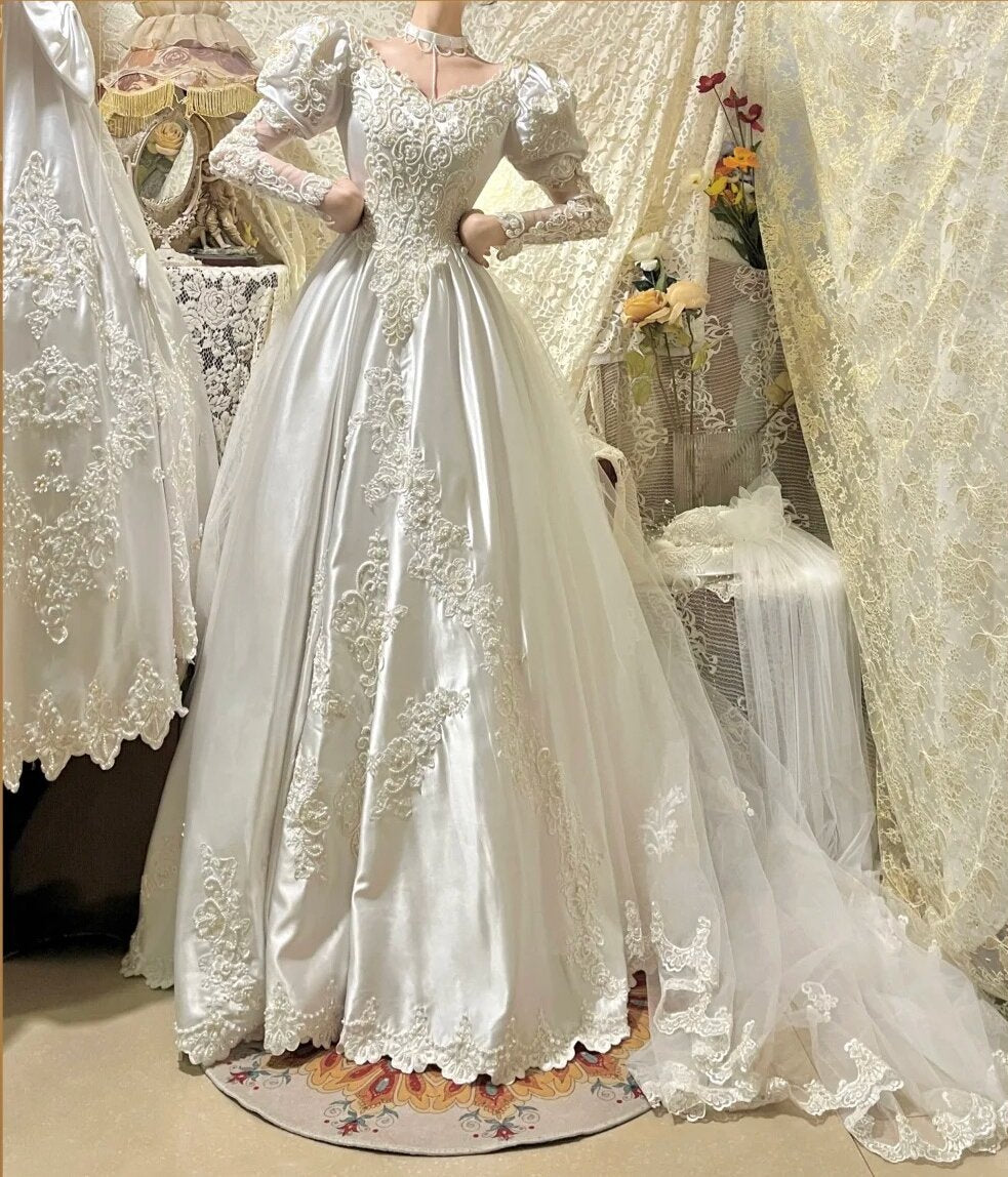 Superbe robe de mariée à manches longues et col en V D3089