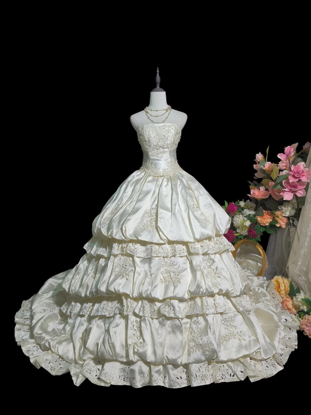 Vintage Strapless Pleated Tiered Wedding Dress  D3098