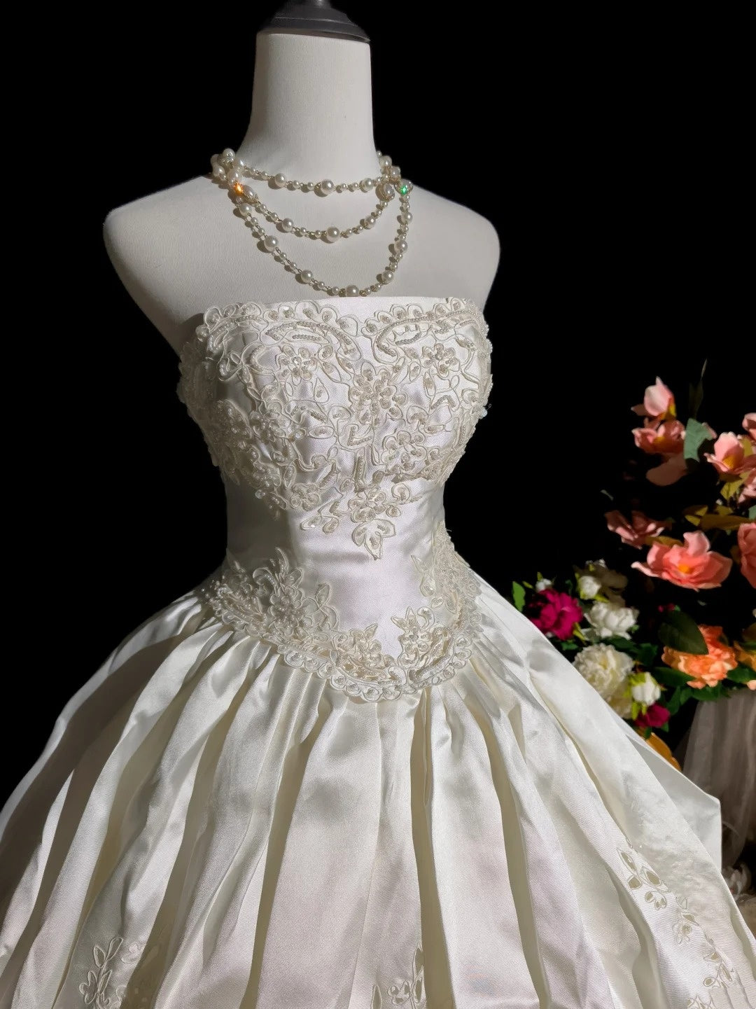 Vintage Strapless Pleated Tiered Wedding Dress  D3098