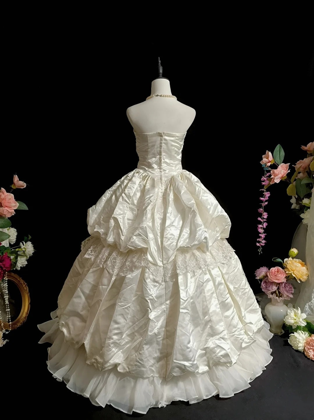 Vintage Strapless Pleated Lace Wedding Dress D3113