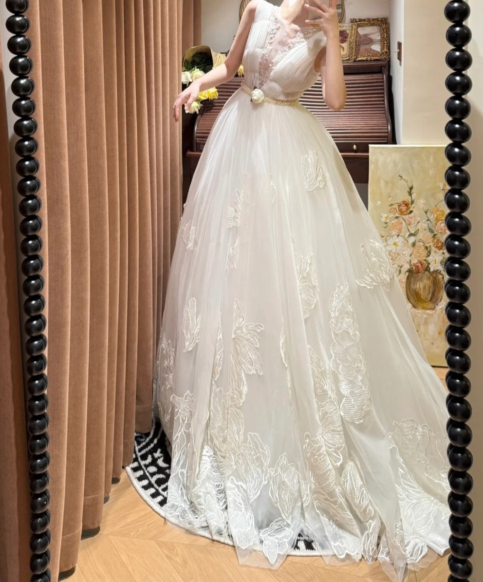Elegant V-neck Pleated Tulle Wedding Dress D3122