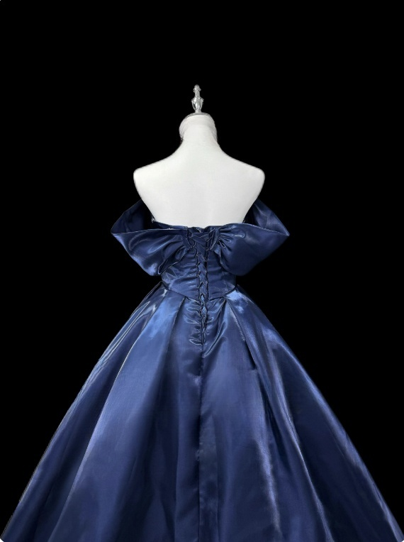 Superbe robe de bal bleu foncé à col asymétrique et plissée D3152