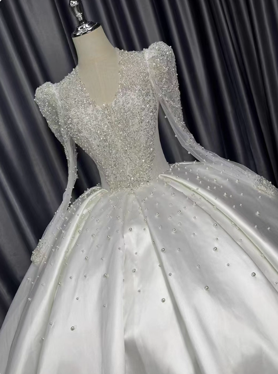 Superbe robe de mariée plissée à col en V et manches longues D3183