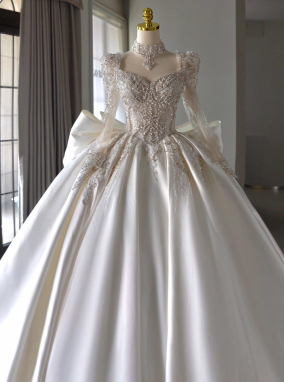 Superbe robe de mariée plissée à manches longues et décolleté en cœur D3184
