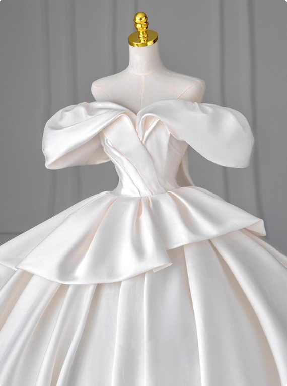 Robe de mariée élégante à épaules dénudées et plissée D3186