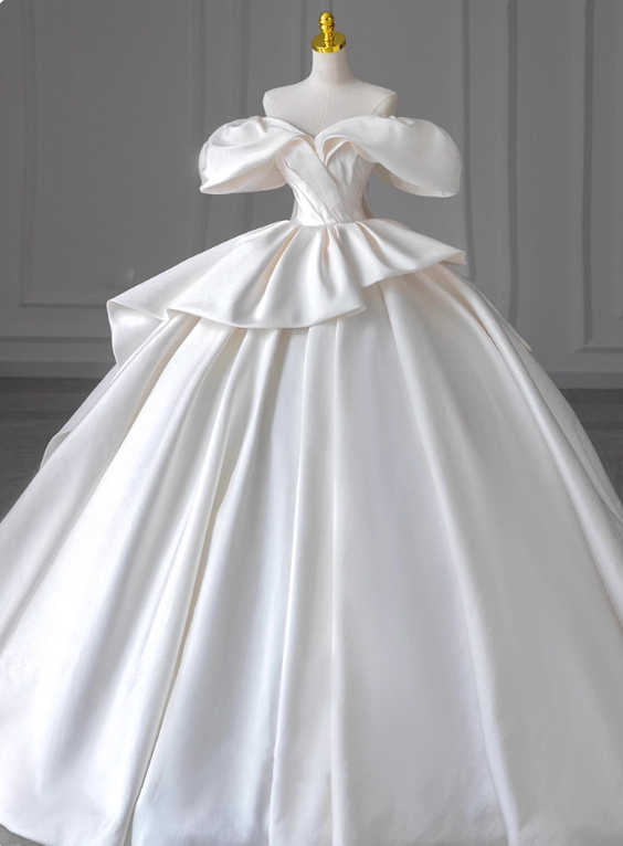 Robe de mariée élégante à épaules dénudées et plissée D3186