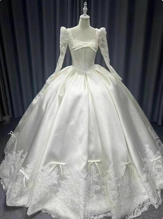 Charmantes Brautkleid mit quadratischem Ausschnitt und Plissee-Brautkleid D3187
