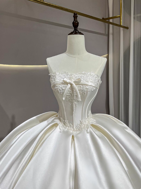 Robe de mariée romantique sans bretelles, robe de mariée plissée D3188