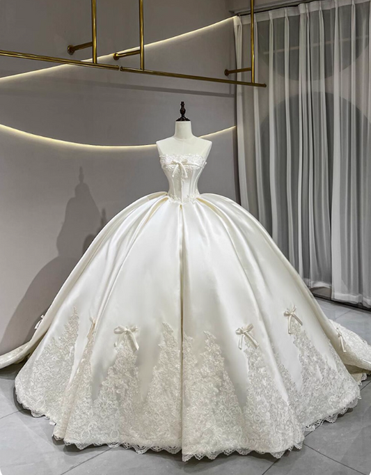 Romantisches Brautkleid Trägerloses Plissee Brautkleid D3188