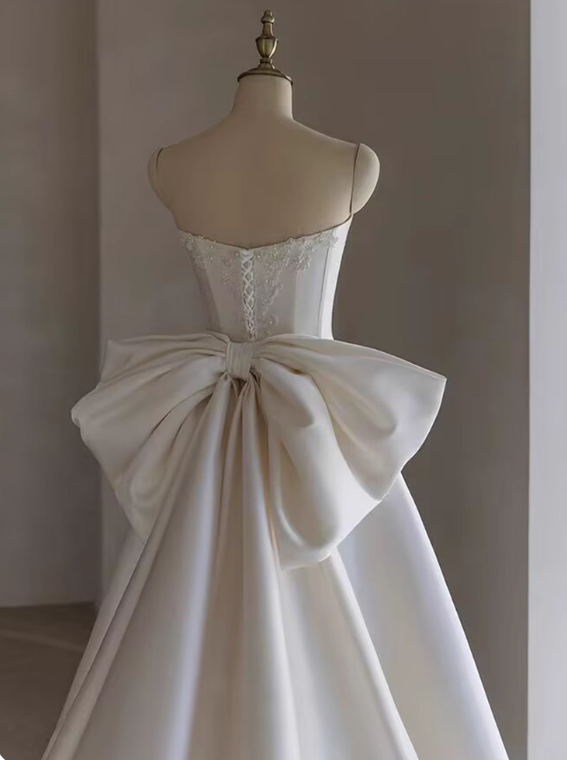 Robe de mariée élégante, coupe trapèze, sans bretelles, D3190