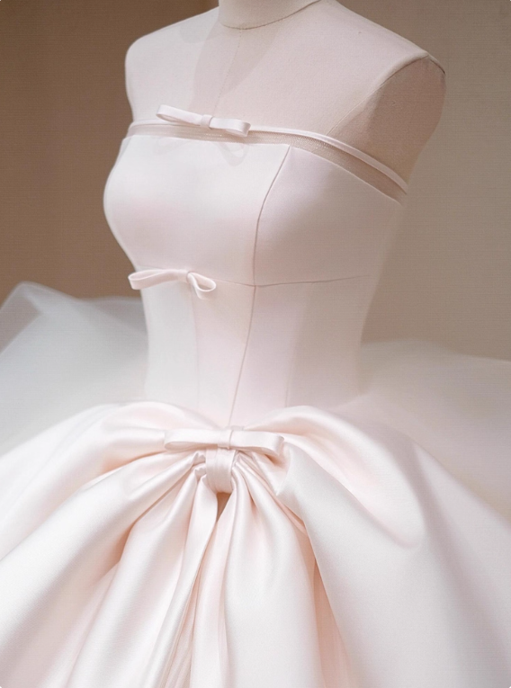 Robe de mariée élégante sans bretelles en tulle plissé D3194