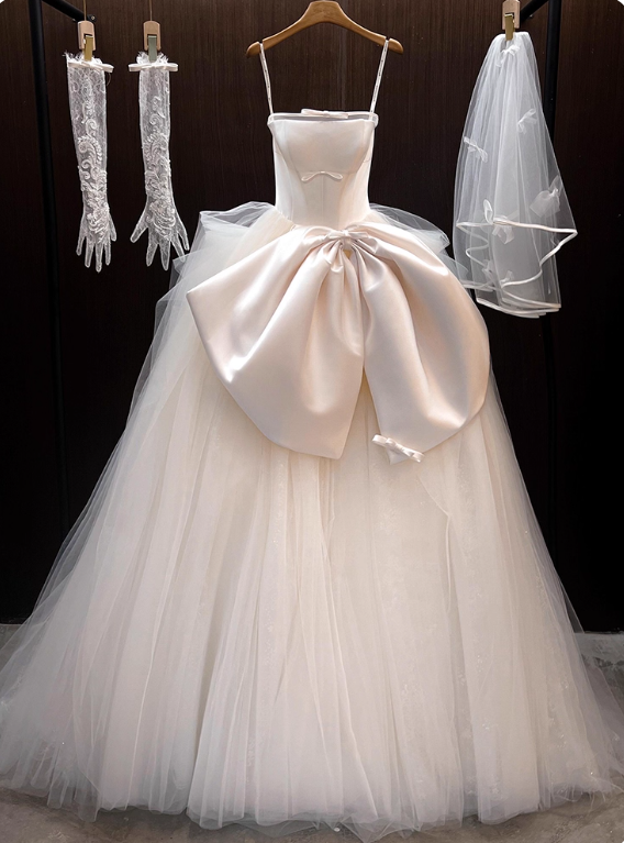Robe de mariée élégante sans bretelles en tulle plissé D3194