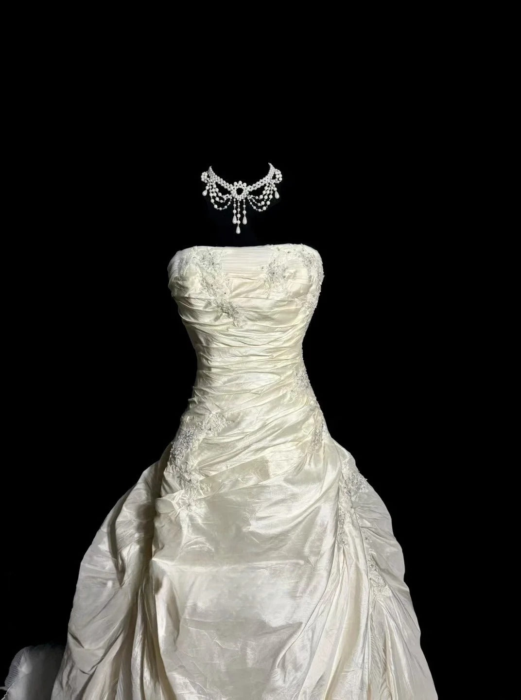 Elegant Wedding Dress A Line Strapless Pleated Tulle Wedding Dress D3210