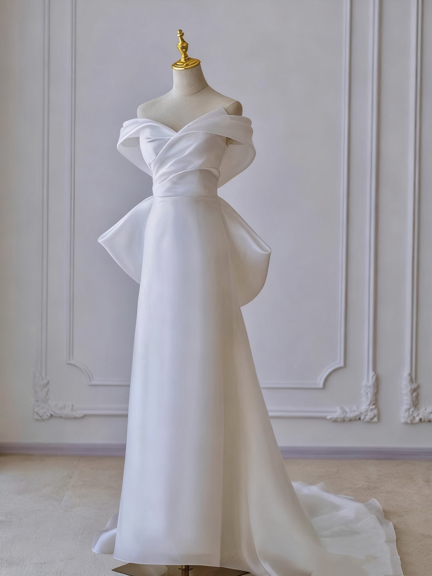 Jolie robe de mariée trapèze plissée à épaules dénudées D3297