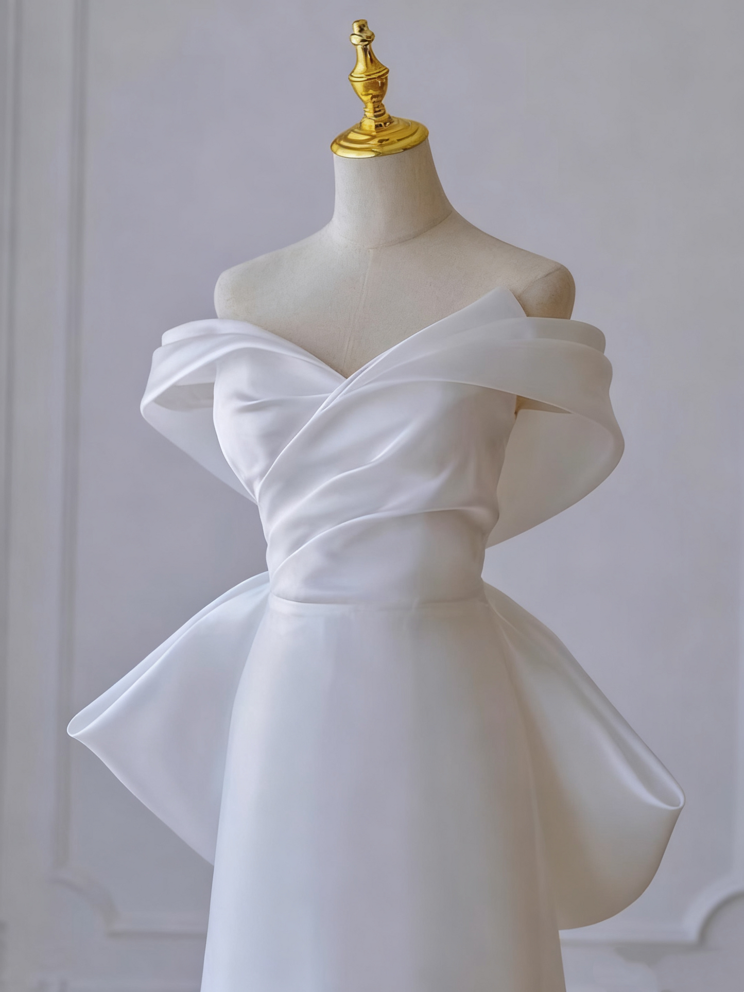 Jolie robe de mariée trapèze plissée à épaules dénudées D3297
