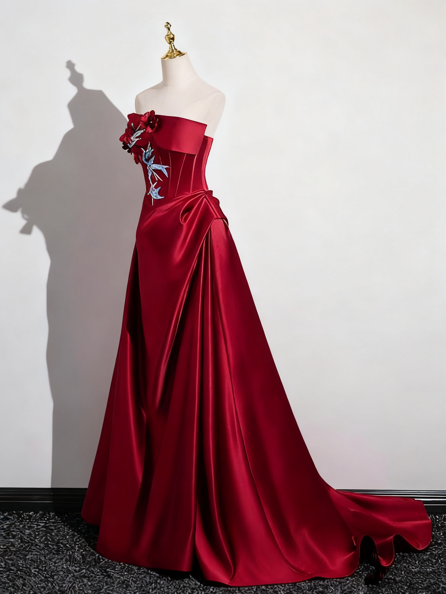 Jolie robe de bal rouge vin, coupe trapèze, sans bretelles, plissée, robe de soirée, robe de gala, D3308