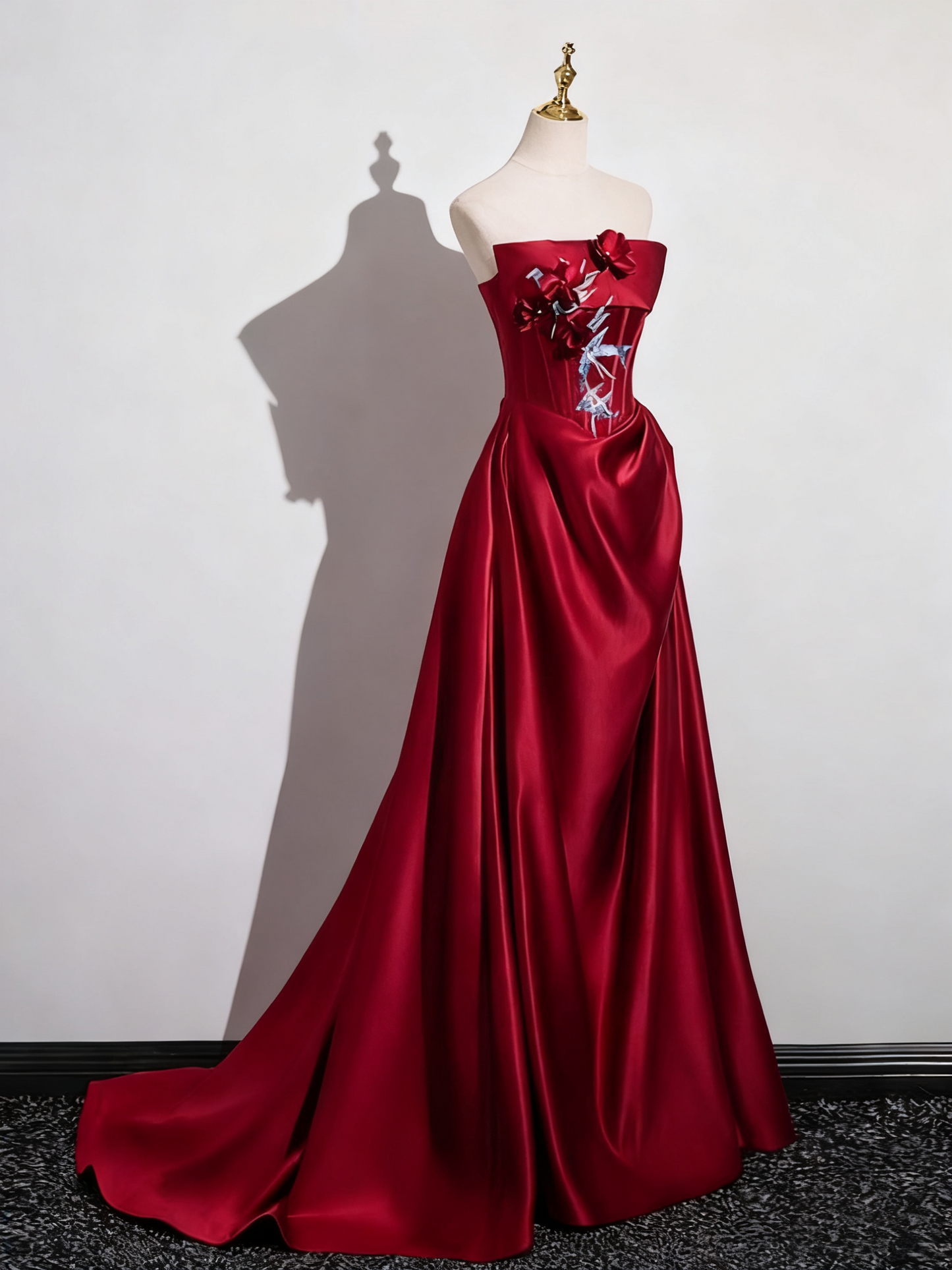 Jolie robe de bal rouge vin, coupe trapèze, sans bretelles, plissée, robe de soirée, robe de gala, D3308