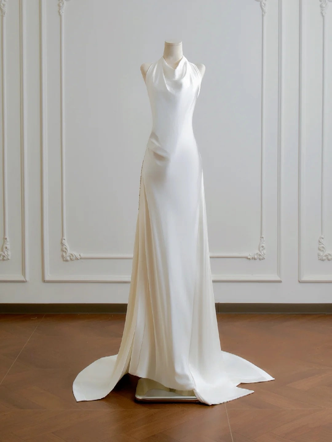 Robe de mariée minimaliste, coupe A, dos nu, D3386
