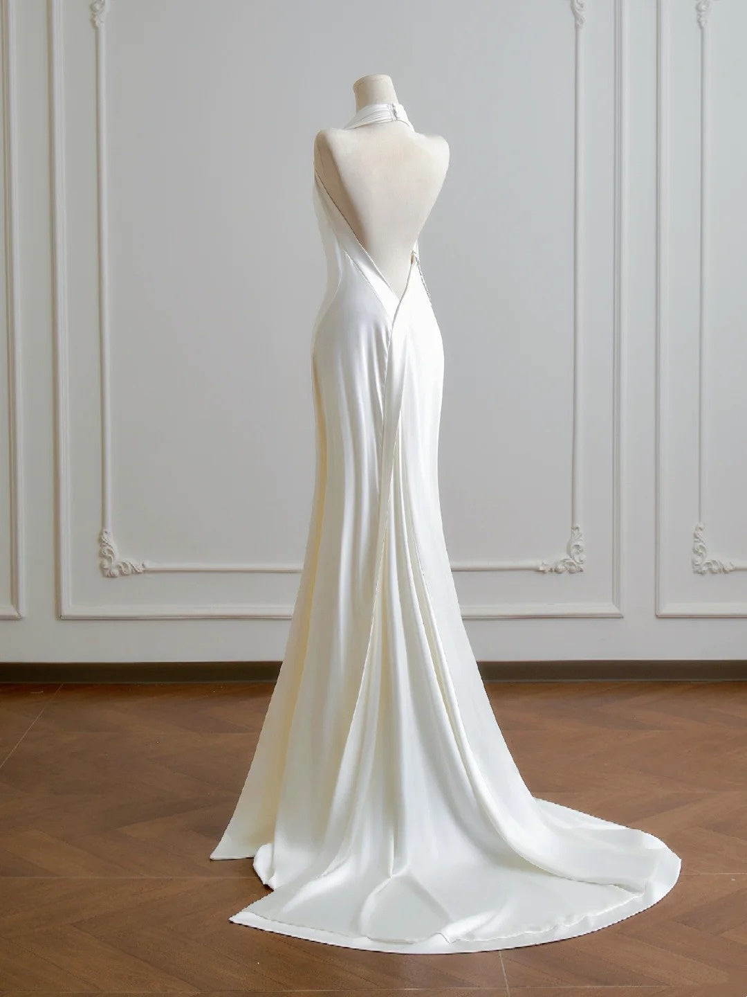 Robe de mariée minimaliste, coupe A, dos nu, D3386