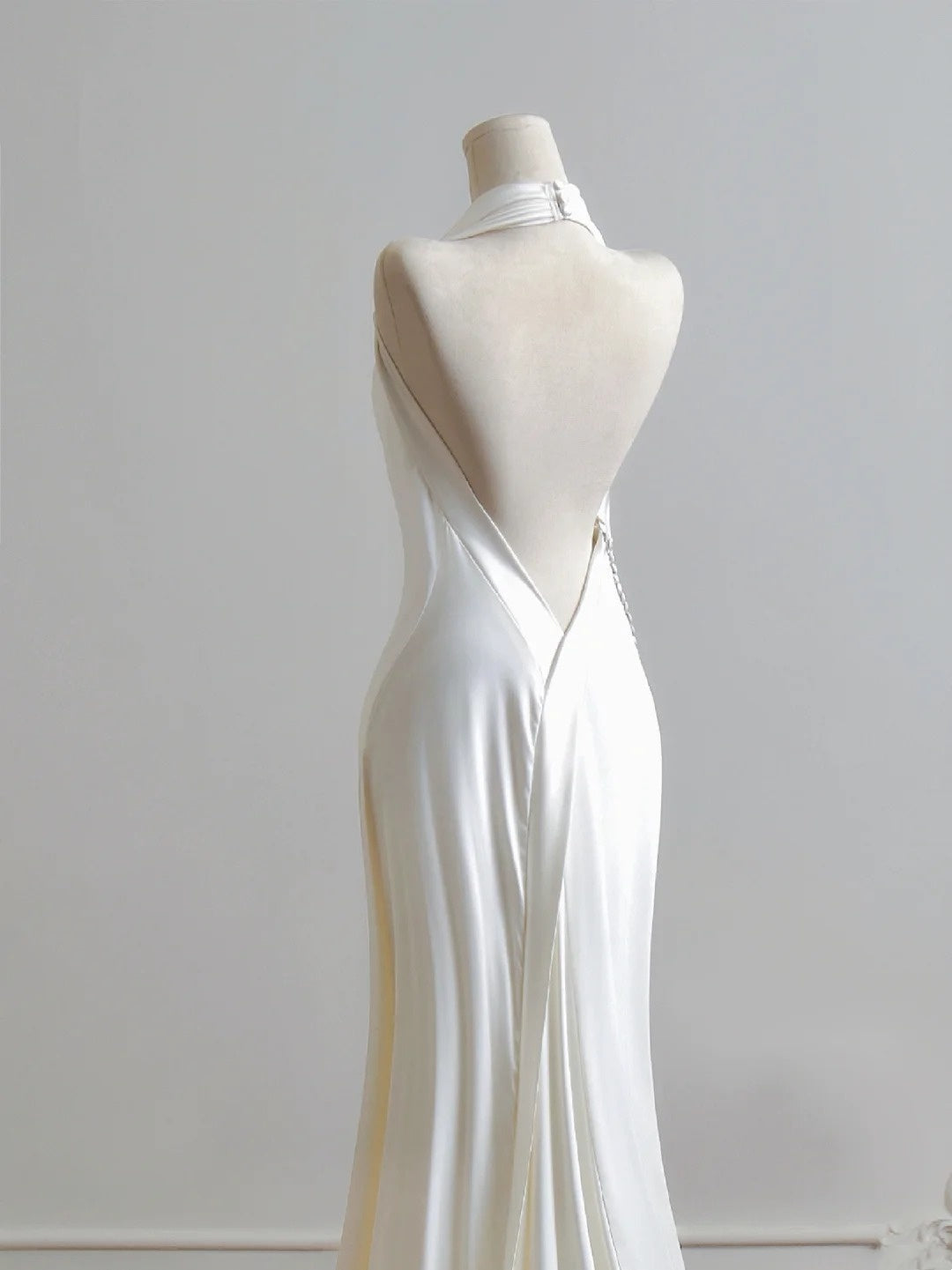 Robe de mariée minimaliste, coupe A, dos nu, D3386
