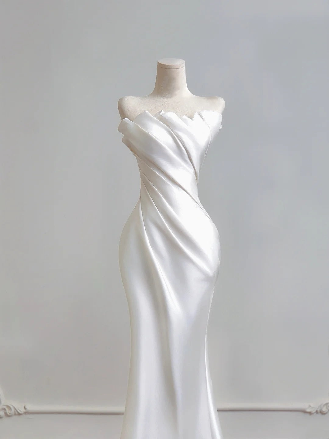 Jolie robe de mariée sirène plissée sans bretelles D3390