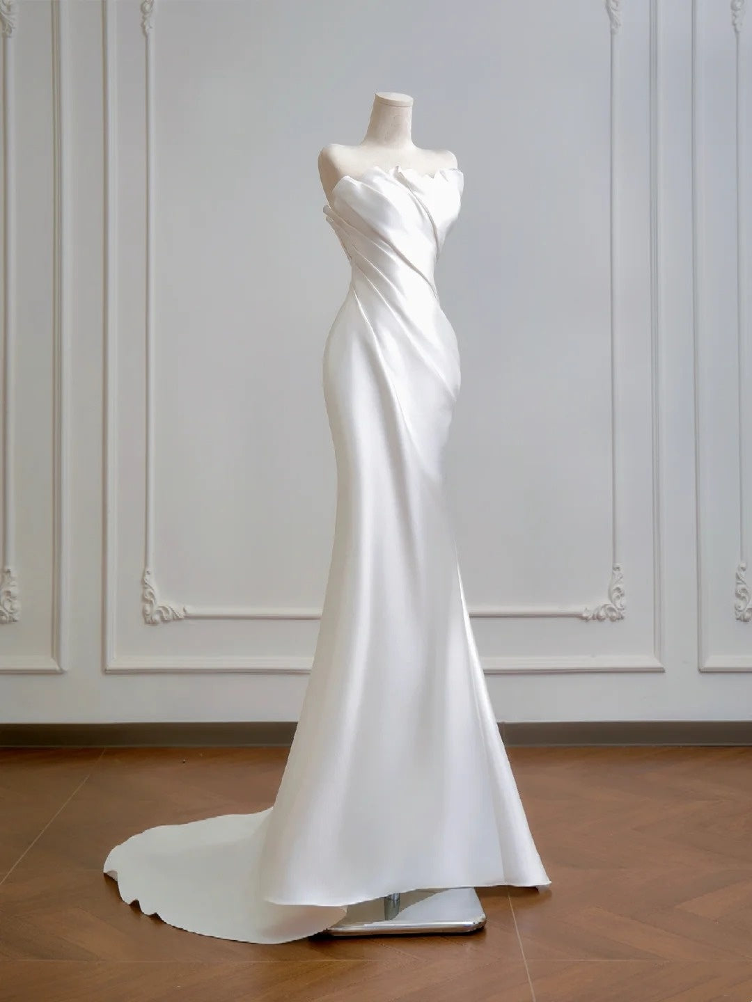 Jolie robe de mariée sirène plissée sans bretelles D3390