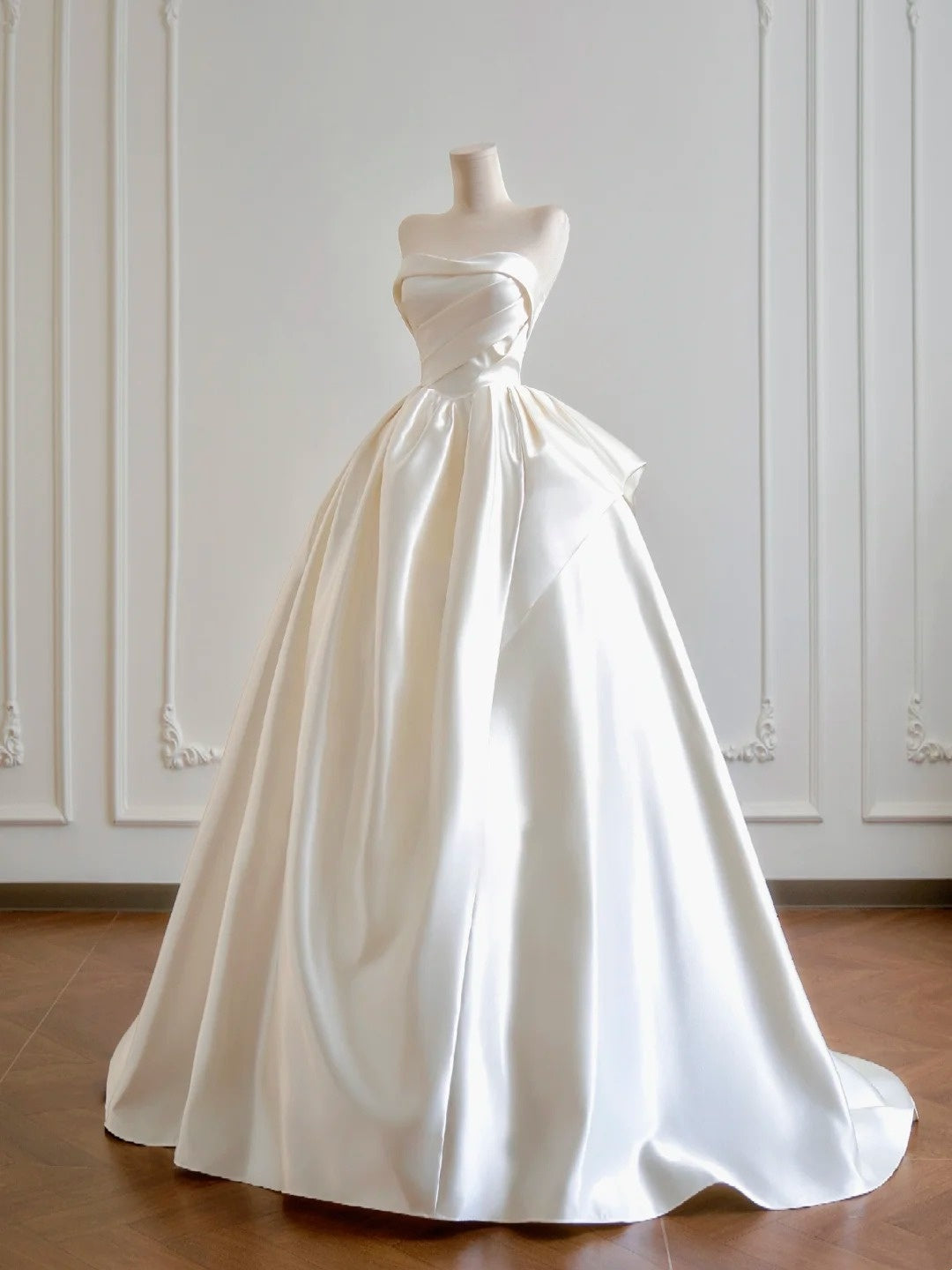Robe de mariée élégante sans bretelles, robe de mariée plissée D3392