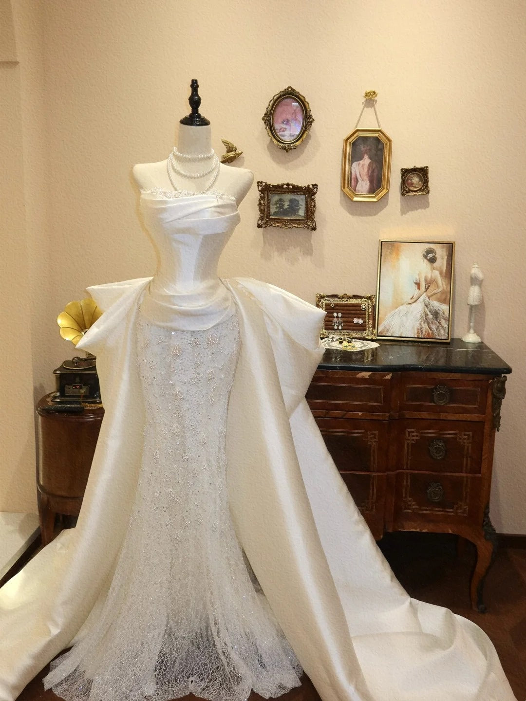 Robe de mariée sirène plissée sans bretelles, brillante, D3400