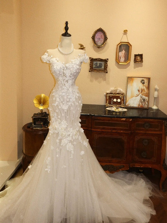 Jolie robe de mariée en tulle plissé à fleurs et col en V D3404