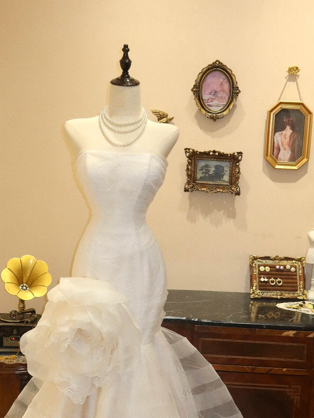 Superbe robe de mariée sirène plissée sans bretelles D3405