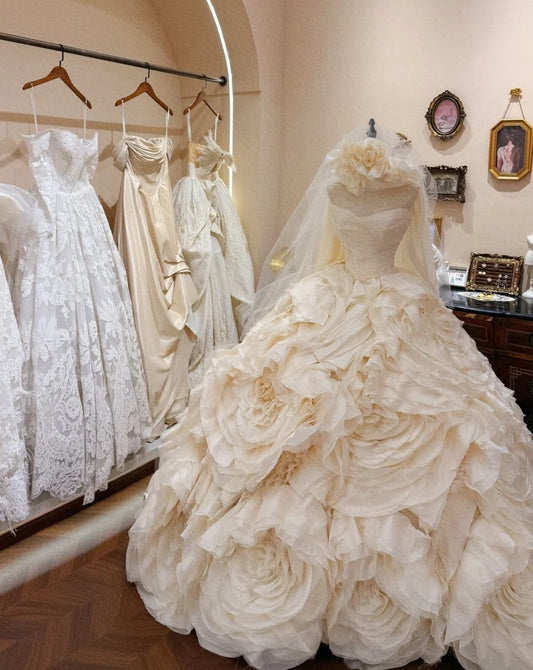 Robe de mariée rétro bustier à fleurs plissée à volants D3406