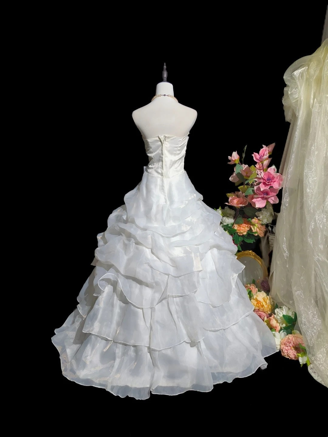 Retro Wedding Dress Strapless Pleated Ruffle Wedding Dress  D3421