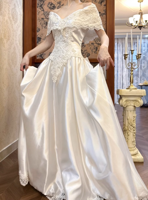 Vintage Wedding Dress V-neck Pleated Wedding Dress D3589