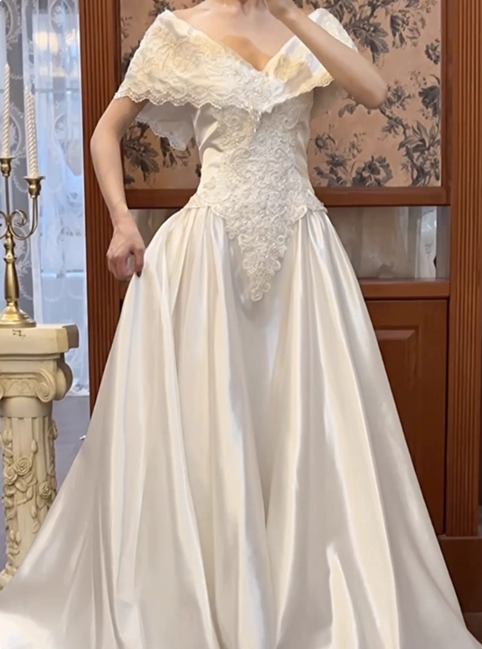 Vintage Wedding Dress V-neck Pleated Wedding Dress D3589