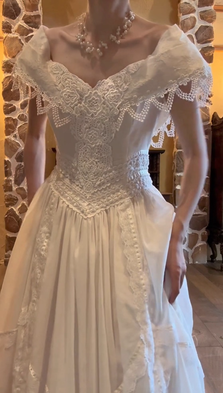 Robe de mariée beauté A-Line, décolleté en cœur, plissée, D3302