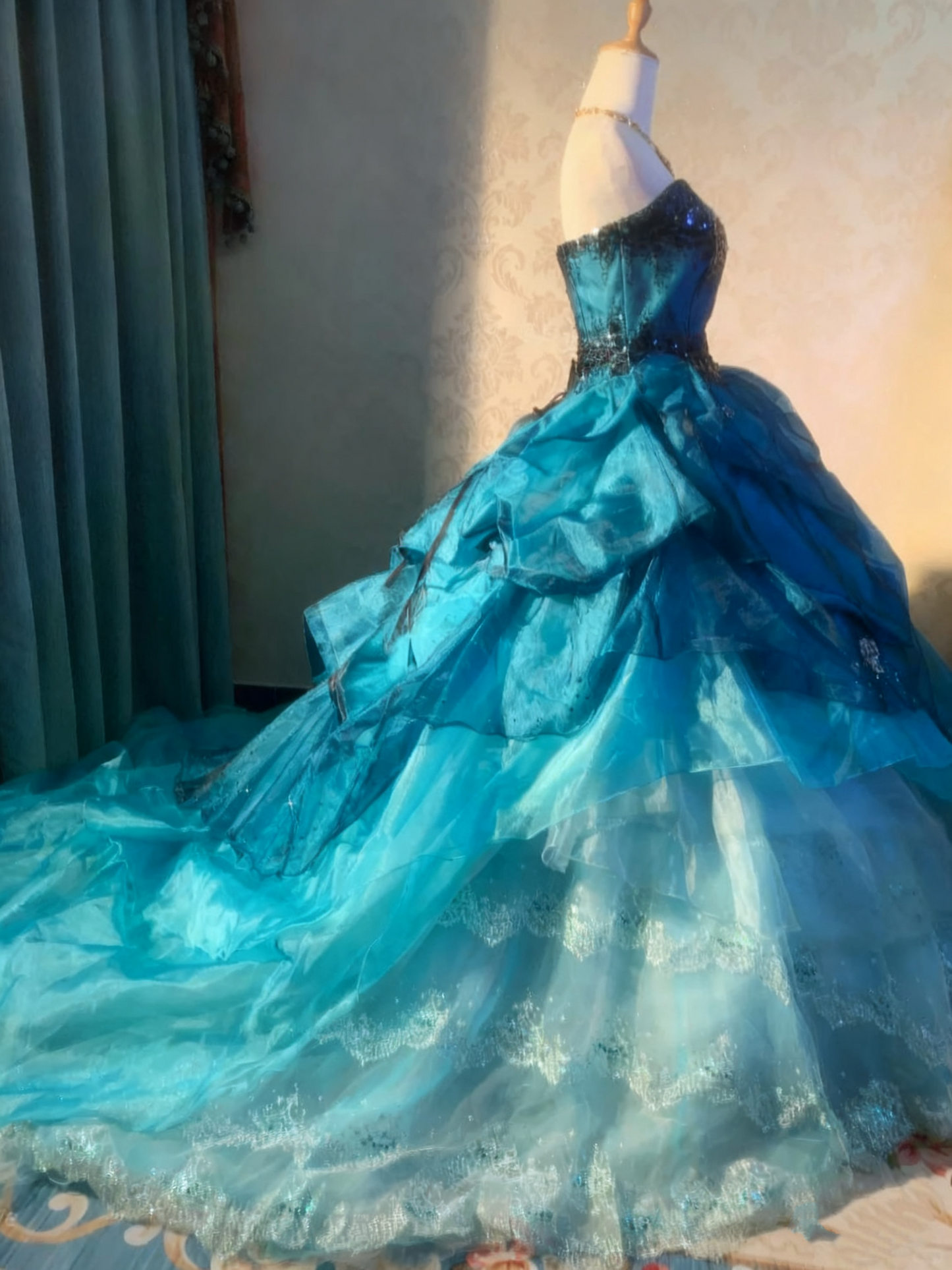 Charming Prom Dress Strapless Pleated Ruffle Ball Gown Evening Dress Birthday Outfits D3767