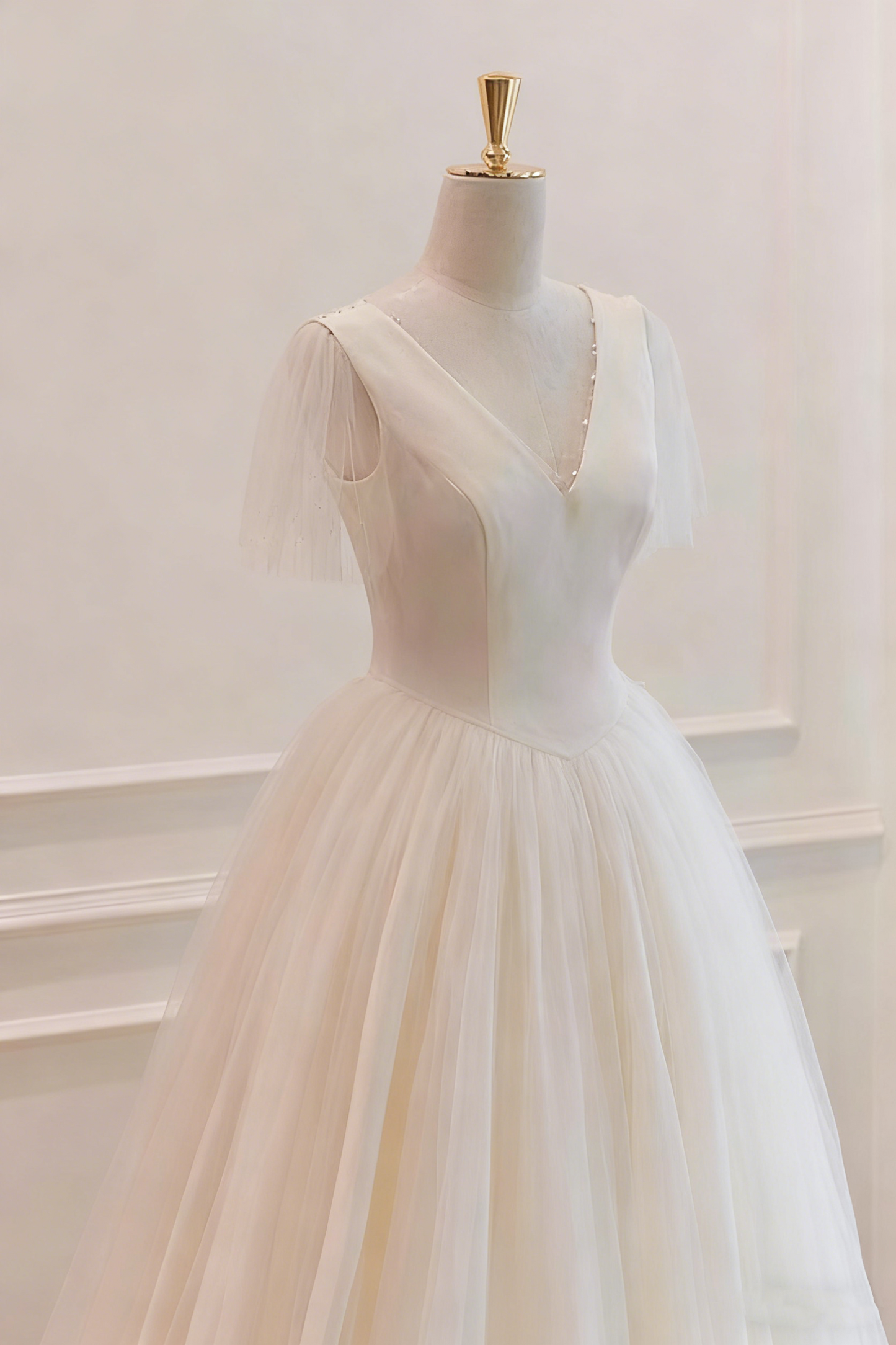 New Arrival Wedding Dress V-neck Pleated Wedding Dress D3809