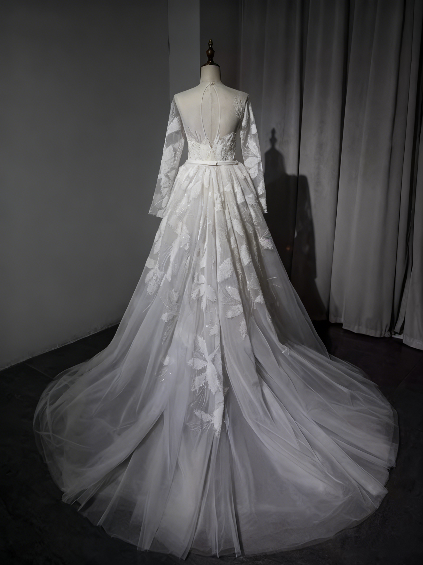 New Arrival Wedding Dress Long Sleeve Backless Tulle Pleated Wedding Dress D3894