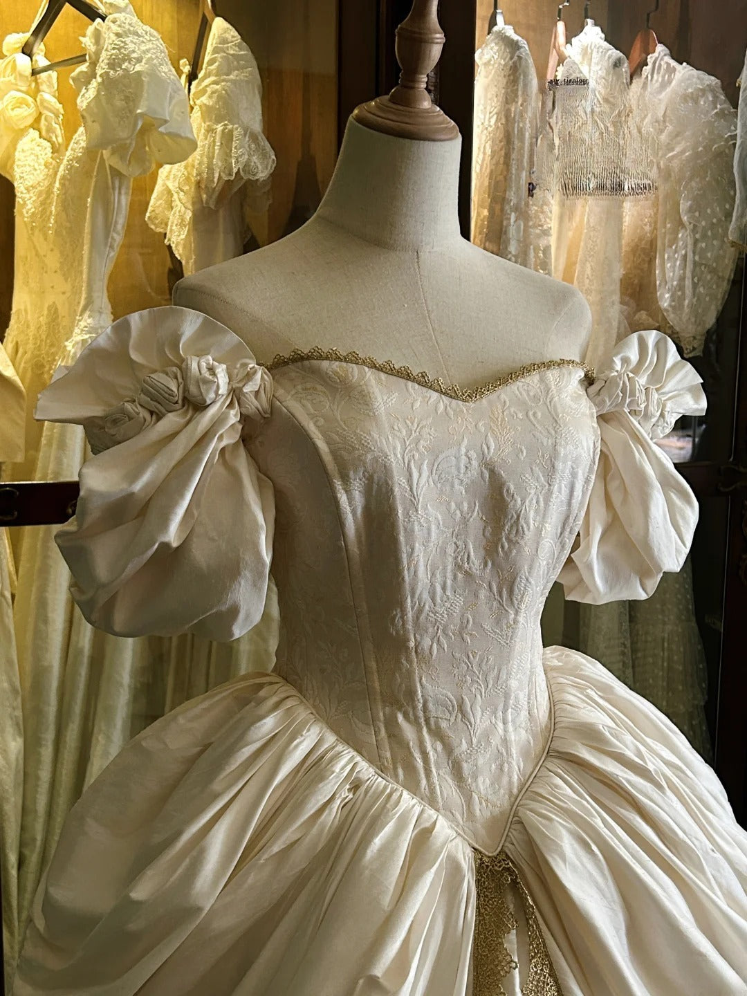 Vintage Wedding Dress Off Shoulder Pleated Wedding Dress D3997