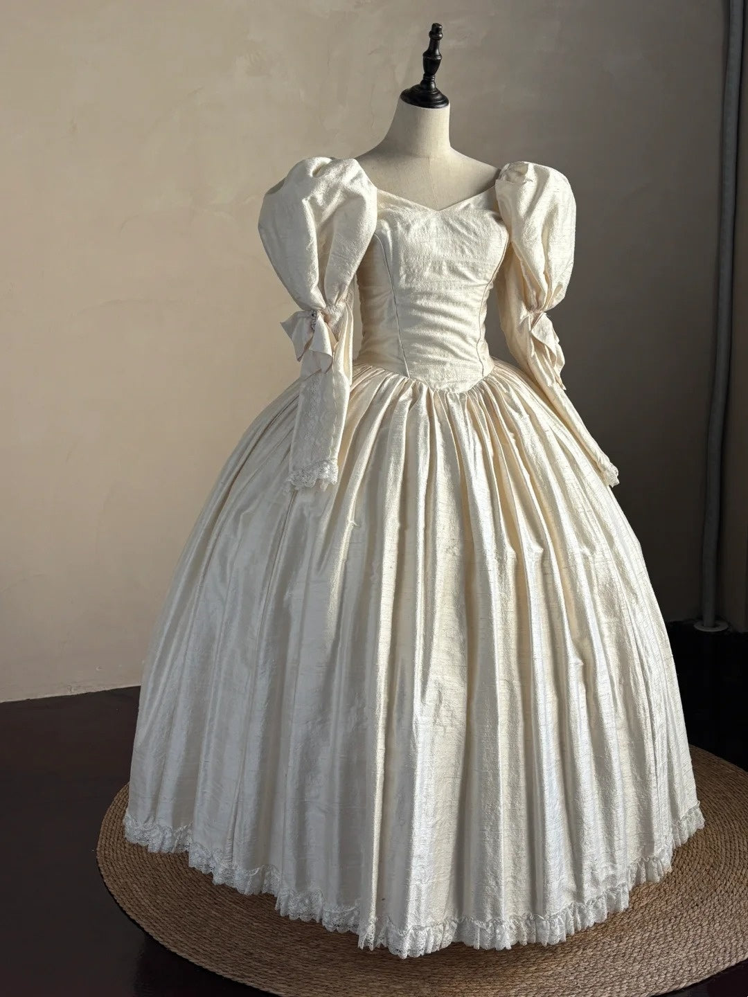 Minimalist Wedding Dress V-neck Pleated Wedding Dress D4000