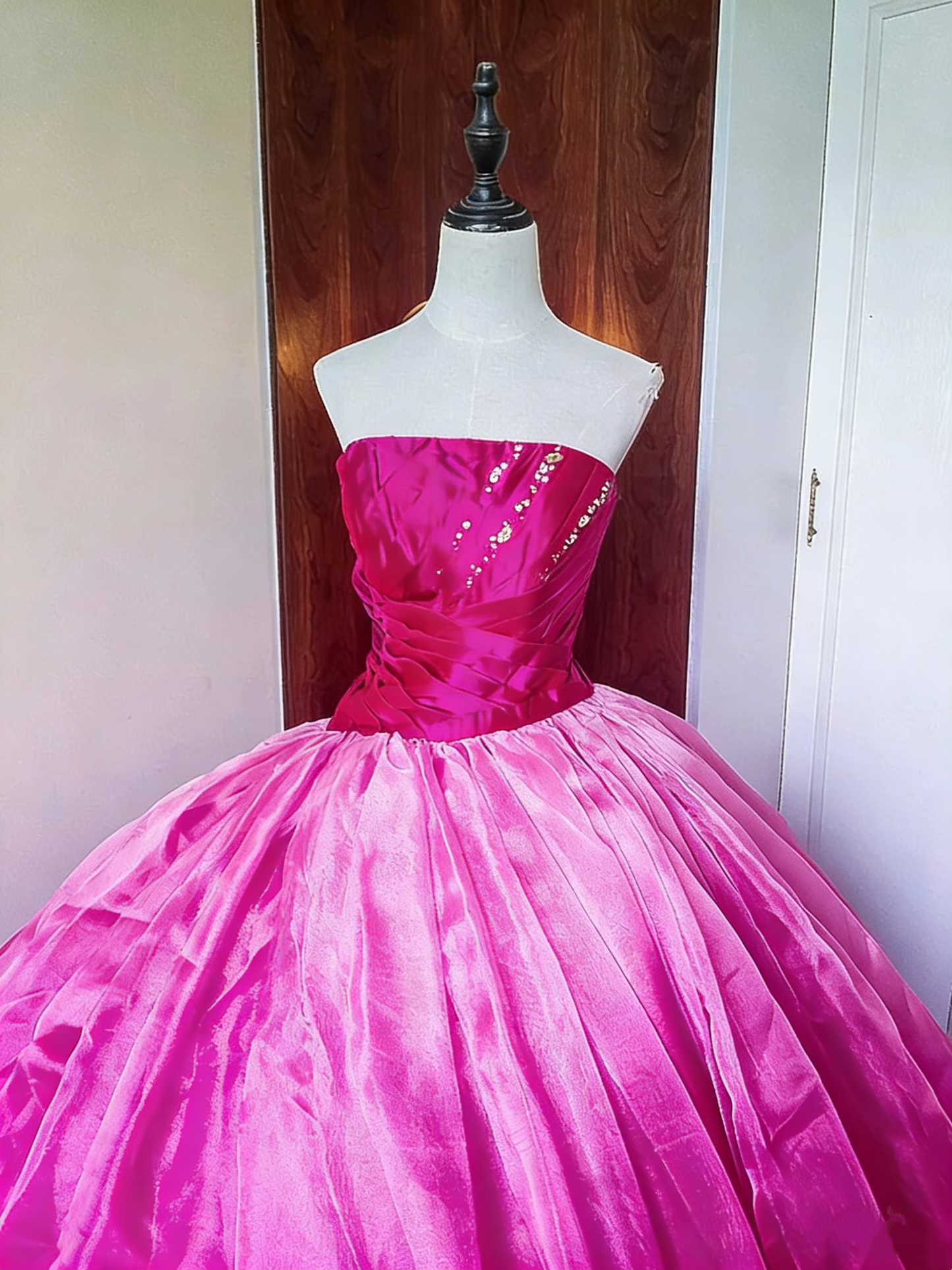 Stunning Prom Dress Strapless Pleated Ball Gown Evening Dress Quinceanera Dress Birthday Party Outfits D4088